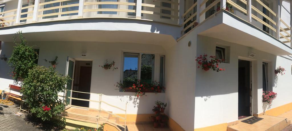 Suri Guesthouse Braşov Exterior foto